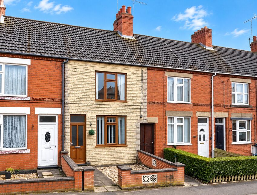 3 bedroom Mid Terrace House for sale