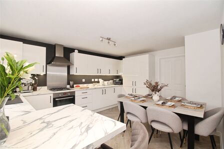 3 bedroom Mid Terrace House for sale