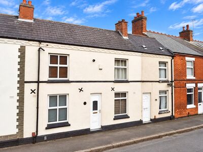 2 bedroom Mid Terrace House for sale