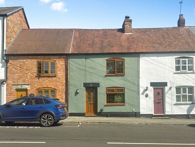3 bedroom Mid Terrace House to rent