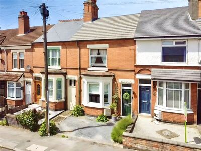 3 bedroom Mid Terrace House for sale