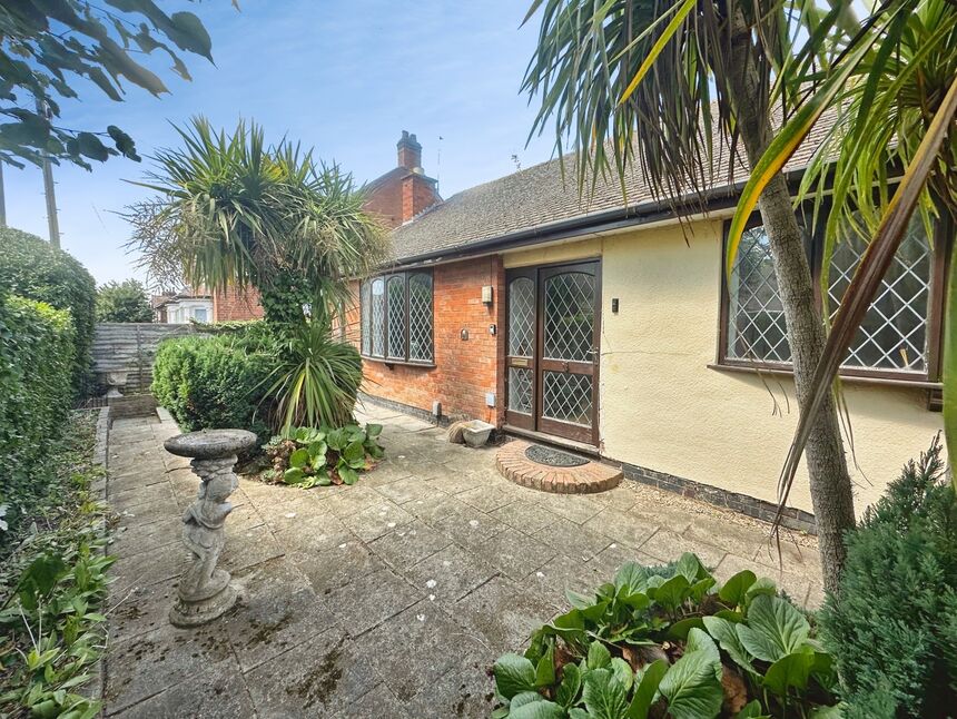 Main image of 3 bedroom Detached Bungalow to rent, Clarendon Road, Hinckley, Leicestershire, LE10