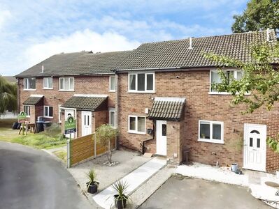 2 bedroom Mid Terrace House for sale