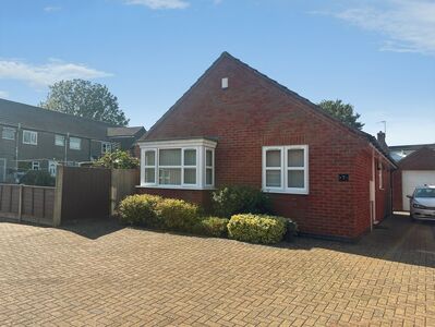 Cuthberts Yard, 2 bedroom Detached Bungalow to rent, &pound;1,100 pcm
