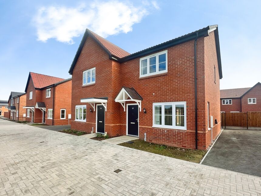 2 bedroom Semi Detached House to rent
