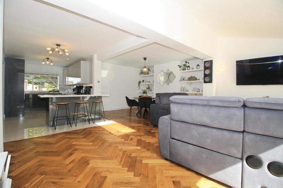 Open Plan Living Kitchen / Family Room