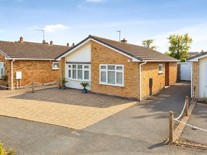 2 bedroom Detached Bungalow for sale