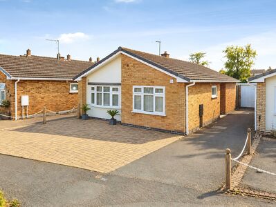 Calver Crescent, 2 bedroom Detached Bungalow for sale, &pound;300,000