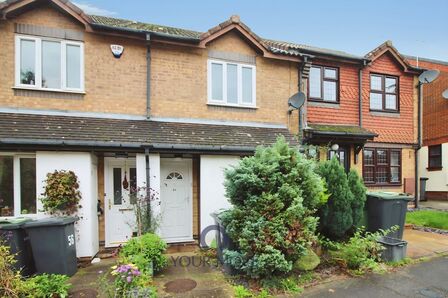 2 bedroom Mid Terrace House to rent
