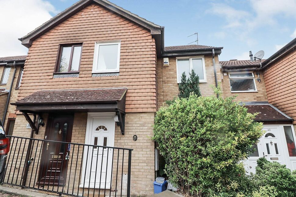 Main image of 3 bedroom House to rent, Pomeroy Grove, Luton, Bedfordshire, LU2