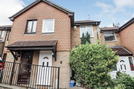 Pomeroy Grove, 3 bedroom  House to rent, £1,295 pcm