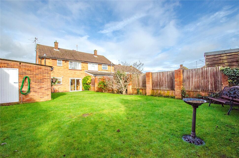 2 bedroom Mid Terrace House for sale, Whitehill Road, Hitchin, SG4 £