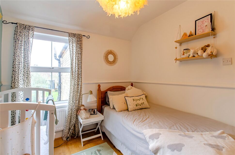 2 bedroom Mid Terrace House for sale, Whitehill Road, Hitchin, SG4 £