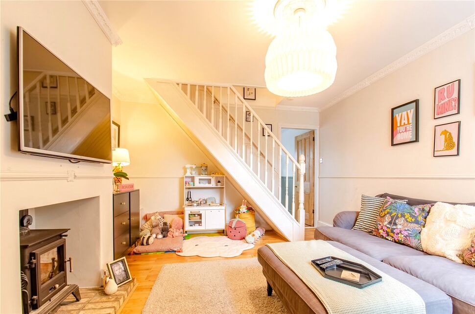 2 bedroom Mid Terrace House for sale, Whitehill Road, Hitchin, SG4 £