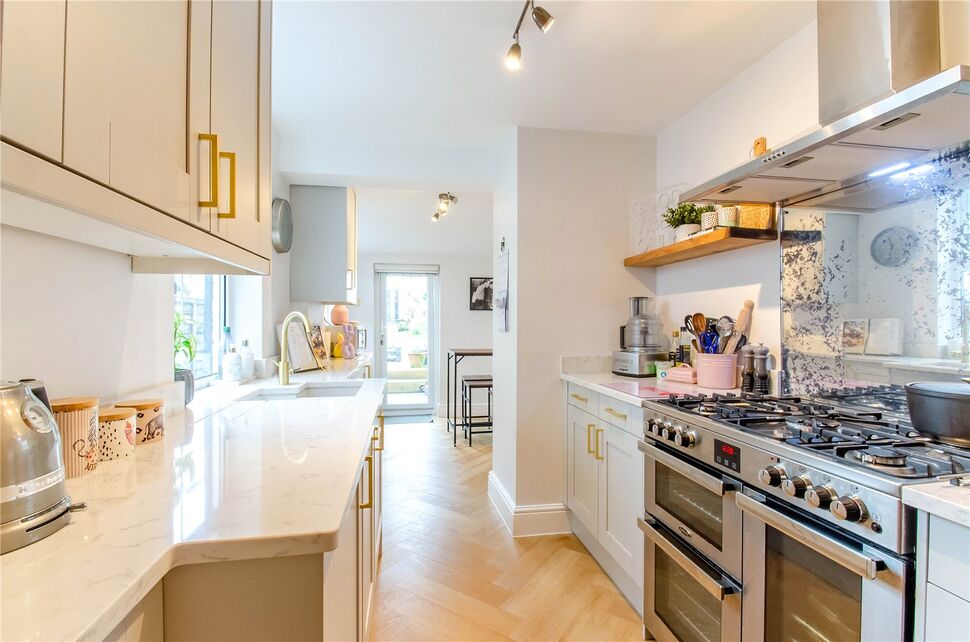 2 bedroom Mid Terrace House for sale, Whitehill Road, Hitchin, SG4 £