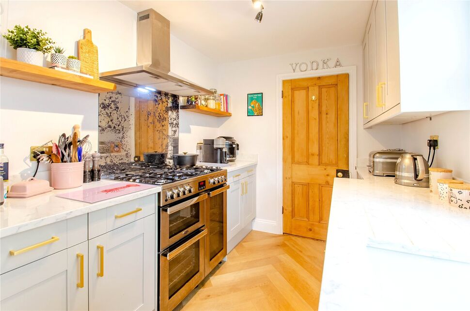 2 bedroom Mid Terrace House for sale, Whitehill Road, Hitchin, SG4 £