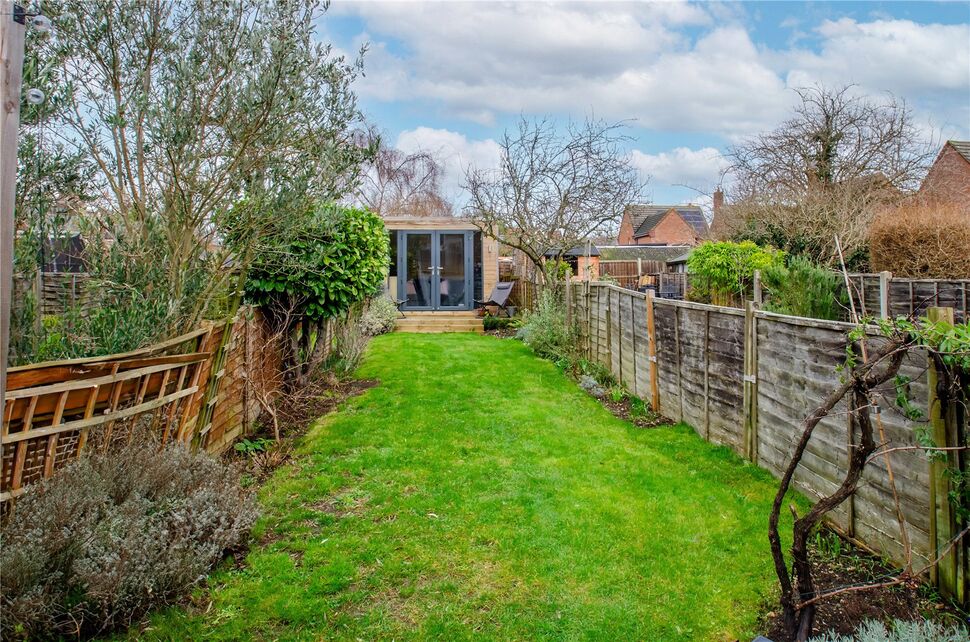 2 bedroom Mid Terrace House for sale, Whitehill Road, Hitchin, SG4 £