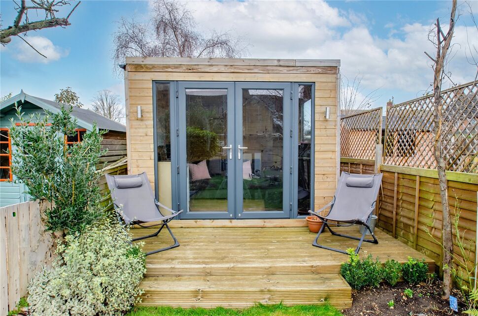 2 bedroom Mid Terrace House for sale, Whitehill Road, Hitchin, SG4 £