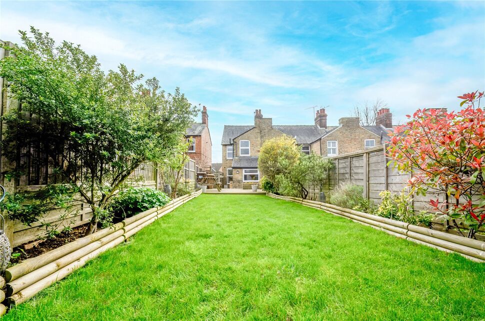 2 bedroom End Terrace House for sale, Whitehill Road, Hitchin, SG4 £