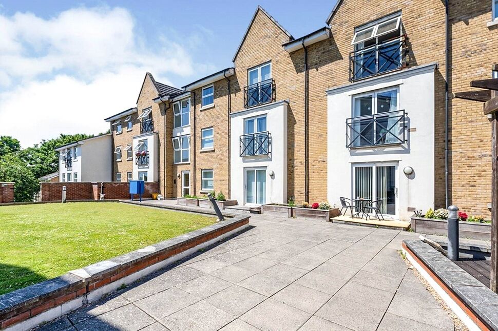 Main image of 2 bedroom Flat for sale, Walsworth Road, Hitchin, Hertfordshire, SG4