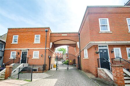 Jeeves Yard, 2 bedroom  Flat for sale, £275,000