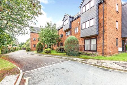 Park Close, Wratten Road East, 2 bedroom  Flat to rent, £1,200 pcm