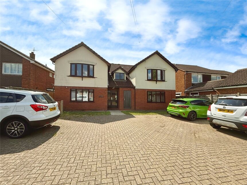 Main image of 2 bedroom Flat for sale, Old Hale Way, Hitchin, Hertfordshire, SG5