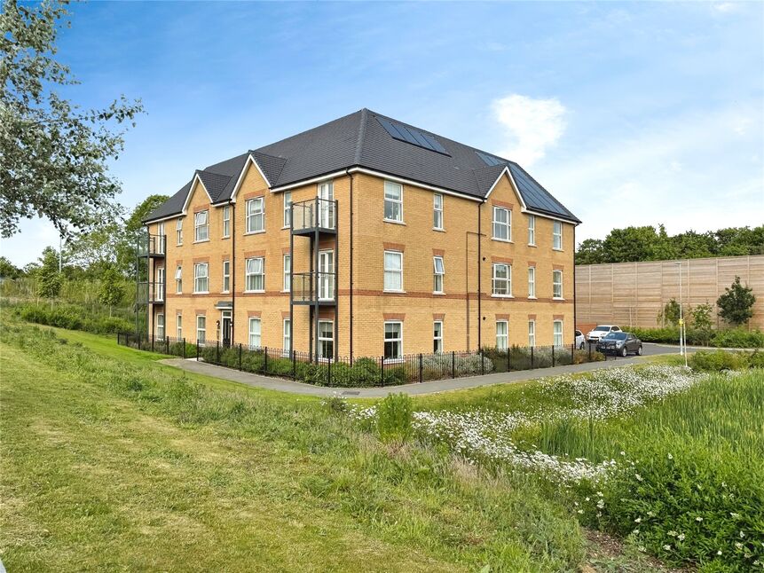 Main image of 2 bedroom Flat for sale, Porthcawl Close, Stevenage, Hertfordshire, SG1