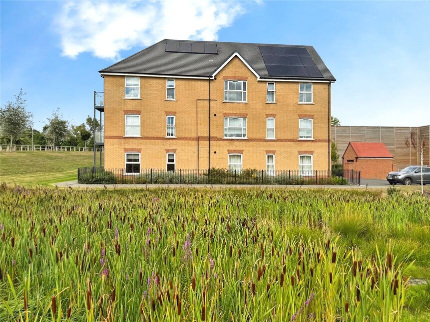 Main image of 2 bedroom Flat for sale, Porthcawl Close, Stevenage, Hertfordshire, SG1