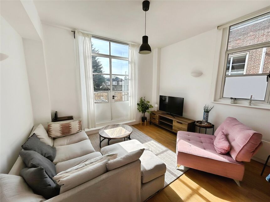 Main image of 2 bedroom  Flat for sale, Queen Street, Hitchin, Hertfordshire, SG4