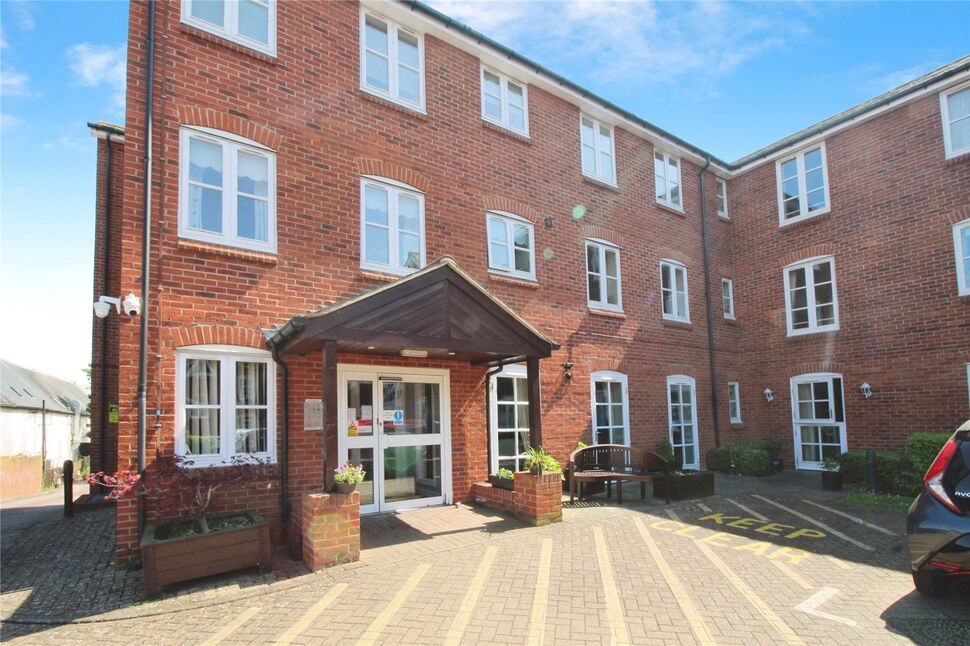 Main image of 1 bedroom Flat for sale, Paynes Park, Hitchin, Hertfordshire, SG5