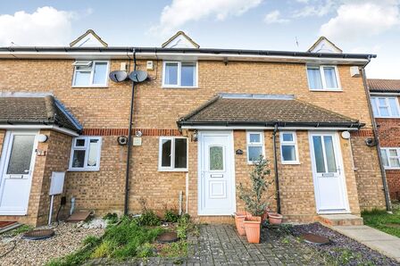 Hayfield, 2 bedroom Mid Terrace House to rent, £1,400 pcm