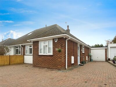 Priory View, 2 bedroom Semi Detached Bungalow to rent, £1,600 pcm