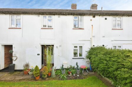 Hawbush Close, 1 bedroom Flat for sale, &pound;295,000