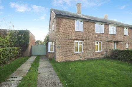 Southfields, 3 bedroom Semi Detached House to rent, &pound;1,700 pcm