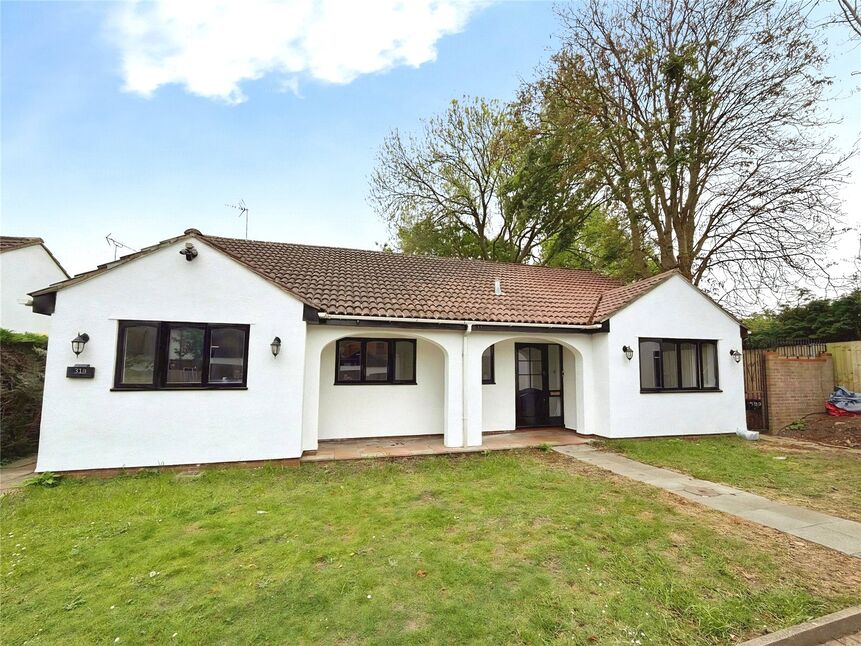 Main image of 4 bedroom Bungalow to rent, Compton Avenue, Luton, Bedfordshire, LU4