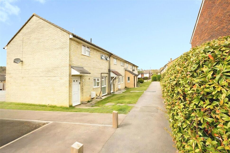 Main image of 3 bedroom Mid Terrace House for sale, Austen Paths, Stevenage, Hertfordshire, SG2