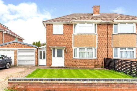 Grange Road, 3 bedroom Semi Detached House to rent, &pound;1,750 pcm