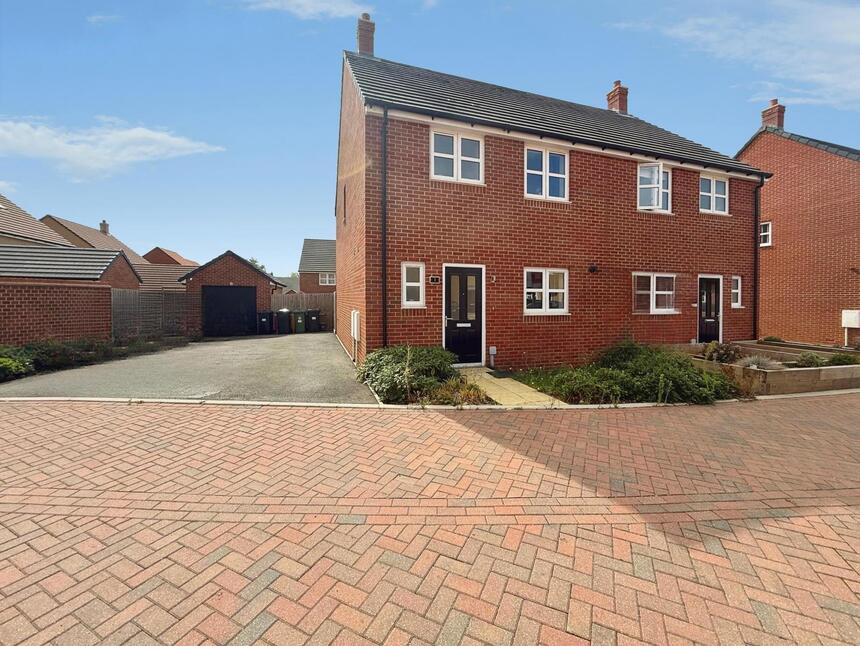 3 bedroom Semi Detached House for sale