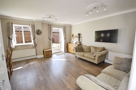 3 bedroom Mid Terrace House for sale