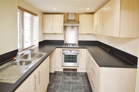 Searchlight Heights, 2 bedroom Flat for sale, &pound;225,000