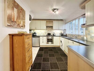 3 bedroom Mid Terrace House for sale