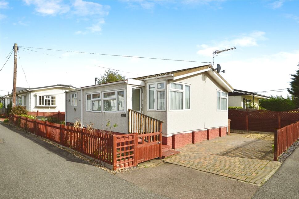 2 bedroom Detached Property for sale, Hoo Marina Park, Vicarage Lane