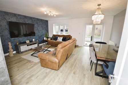 Flora Way, 4 bedroom Detached House for sale, £445,000
