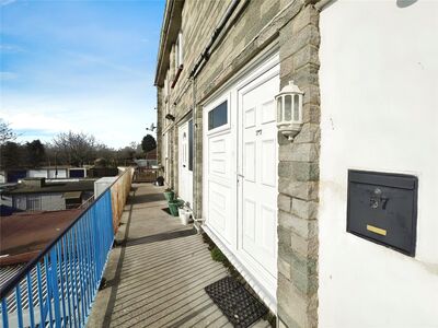 Knights Road, 2 bedroom  Flat to rent, £1,200 pcm