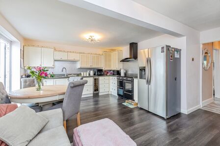 3 bedroom End Terrace House for sale