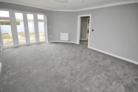 3 bedroom Mid Terrace House for sale