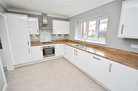 3 bedroom Mid Terrace House for sale