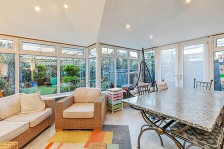 Drayton Close, 4 bedroom Detached House for sale, &pound;500,000