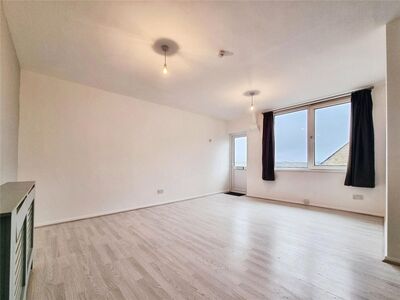 Main Road, 1 bedroom Flat to rent, &pound;1,050 pcm